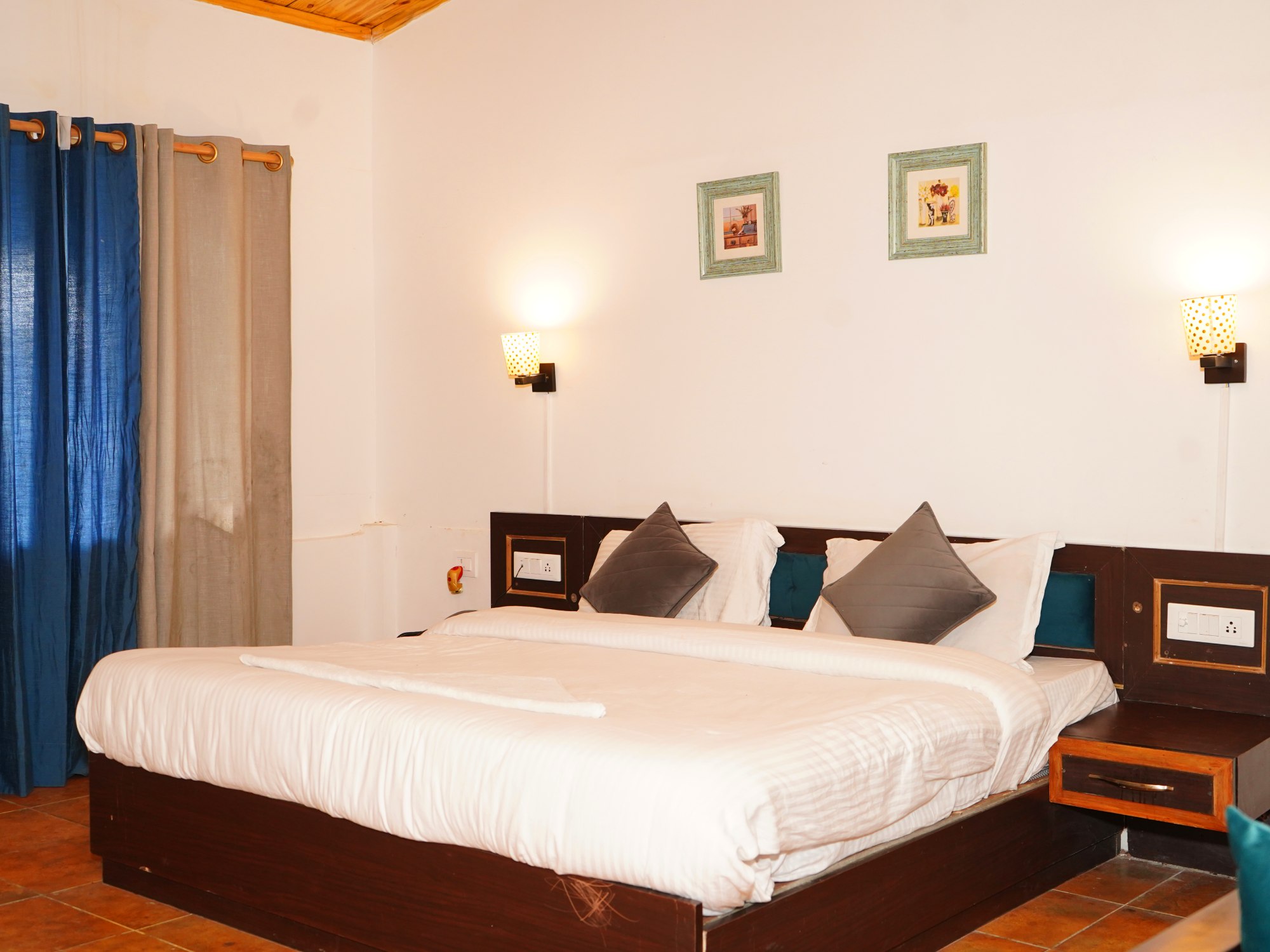 Lake Facing Rooms In Nainital