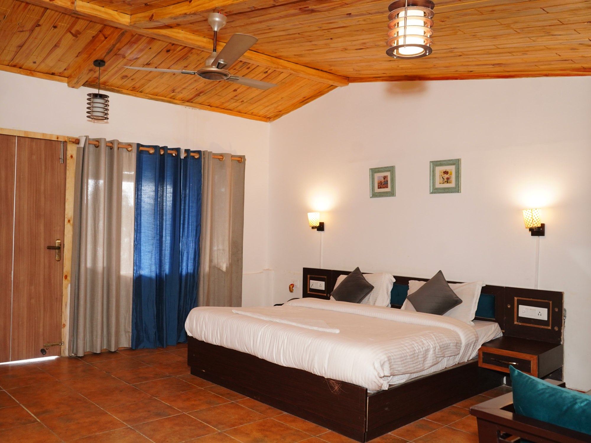Lake Facing Rooms In Nainital